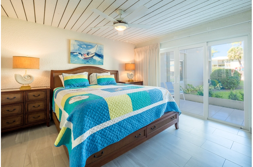 2 Bedroom King Bed Overlooking Greenery